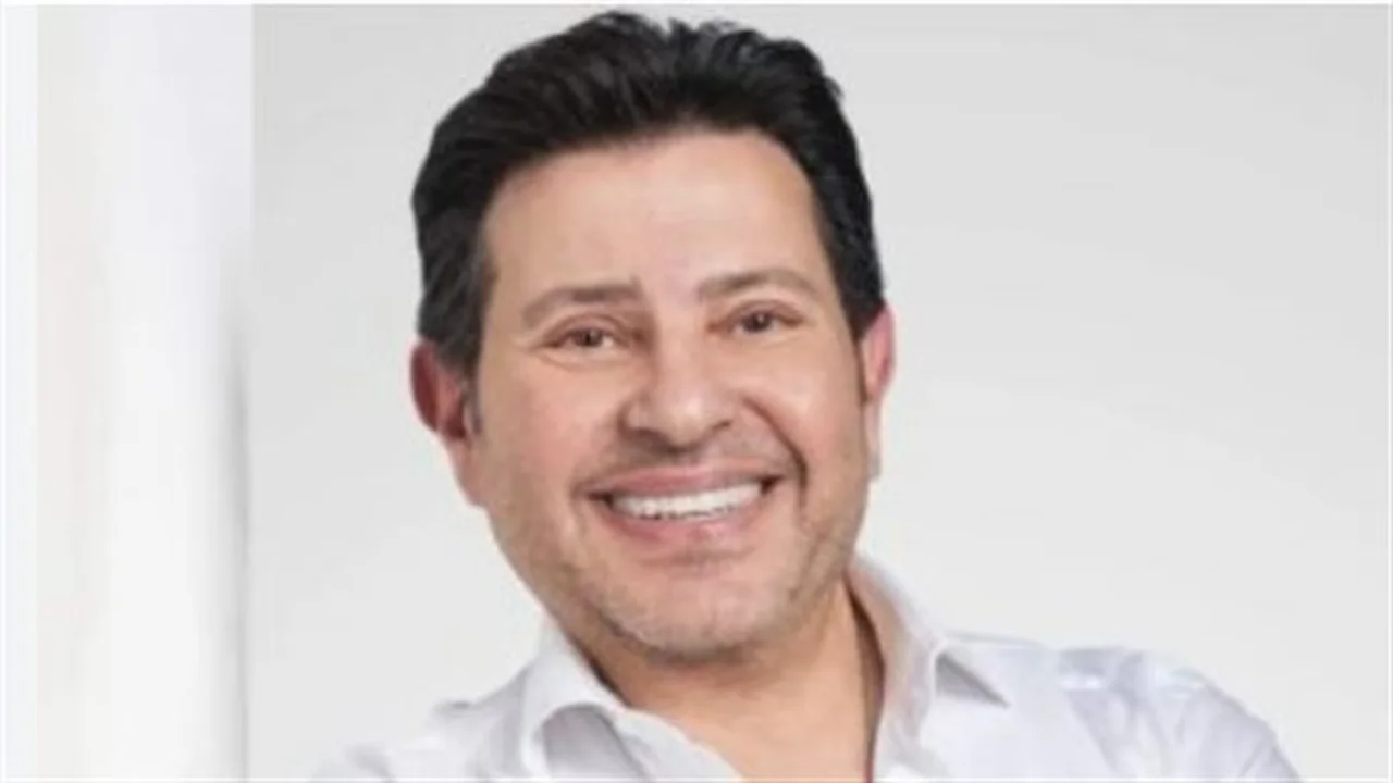 تطورات طبية.. هاني شاكر يغادر المستشفى بعد جراحة دقيقة في باريس